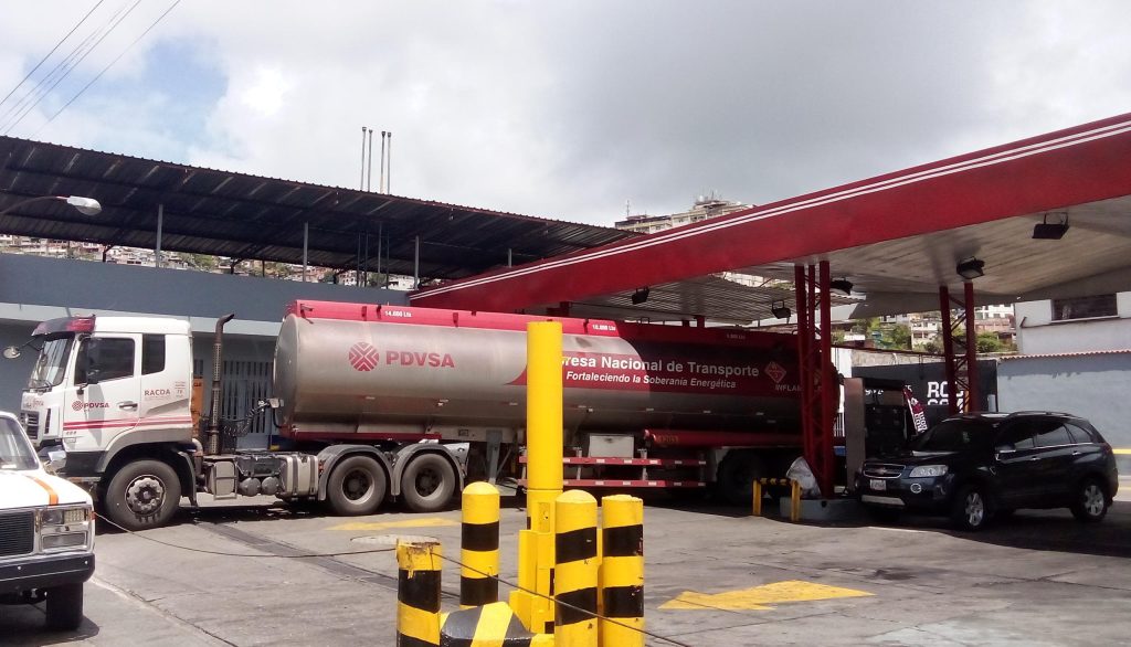 Sin contratiempos despachan combustible en E/S de El Cabotaje