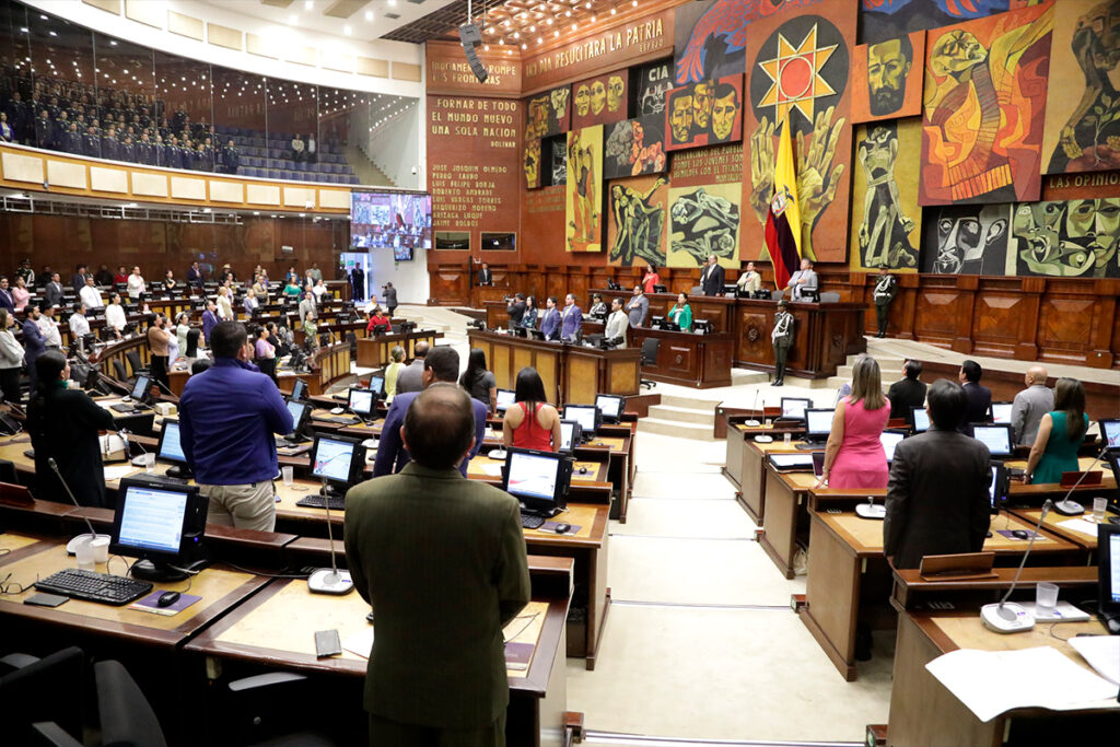 Asamblea de Ecuador aprueba instalación de bases militares extranjeras
