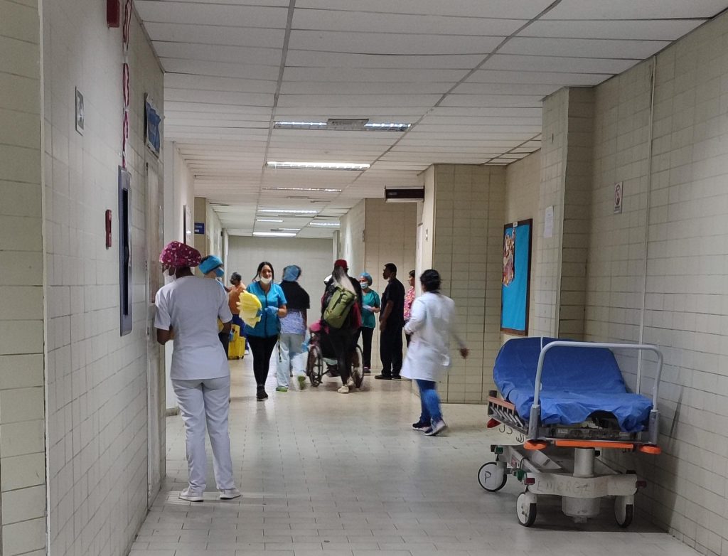 Instalarán cámaras en hospitales públicos