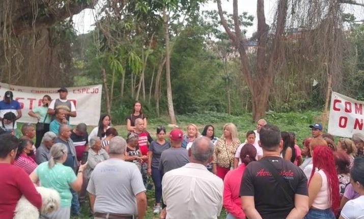 Comuneros defienden terreno en Los Teques