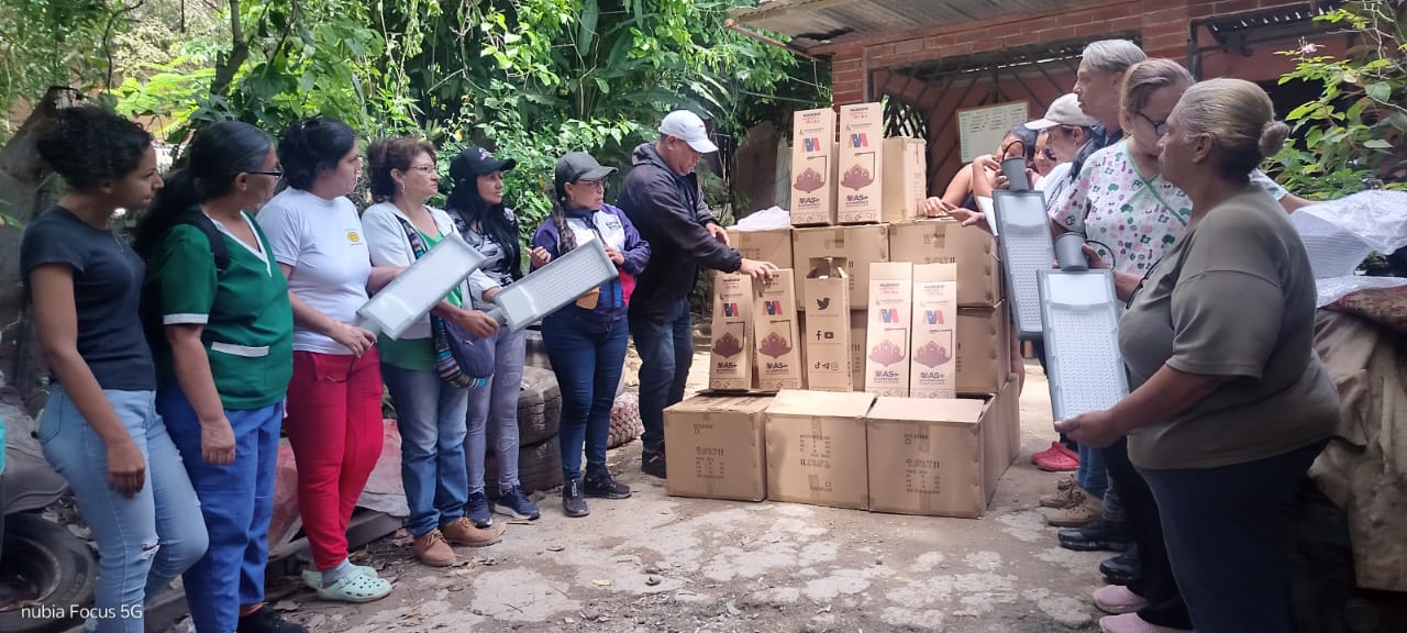 Colocarán 130 luminarias en Paracotos