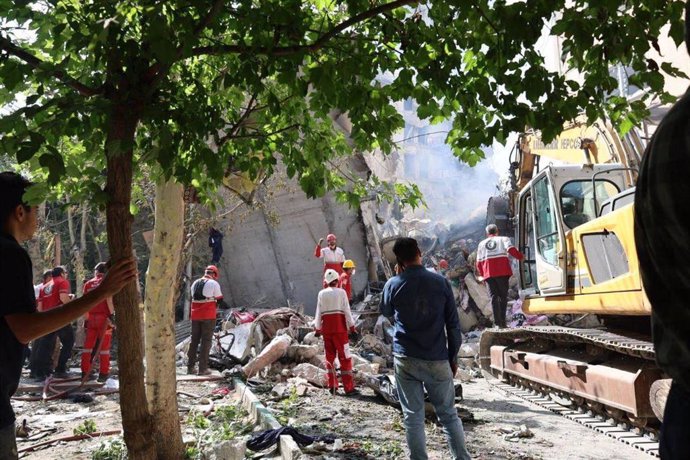 Israel bombardea sede televisiva iraní