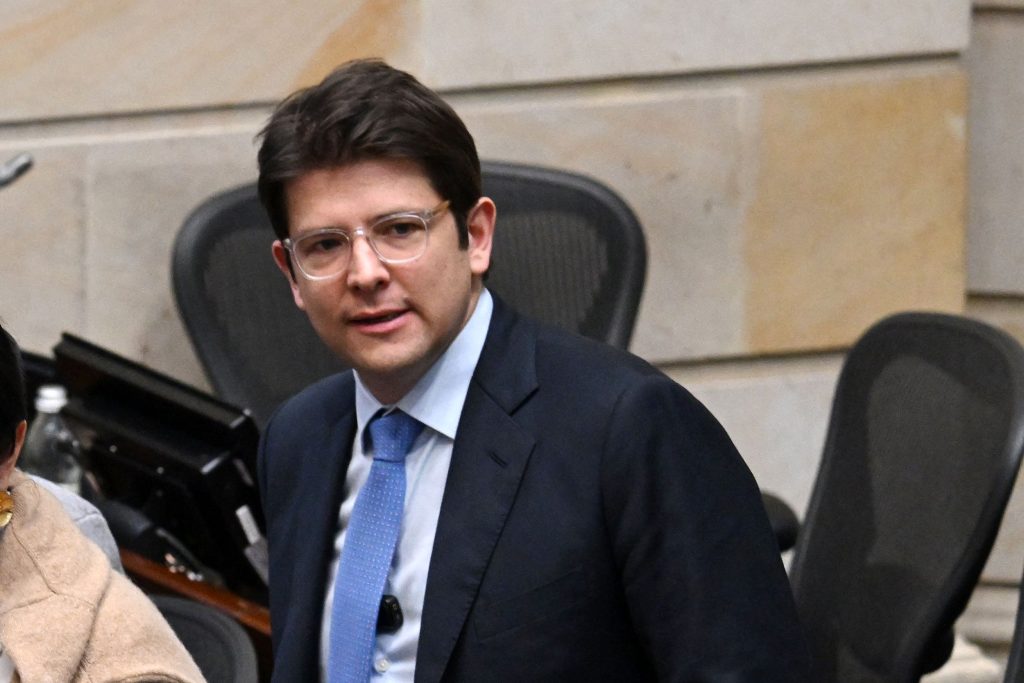 Precandidado Miguel Uribe Turbay superó la primera intervención