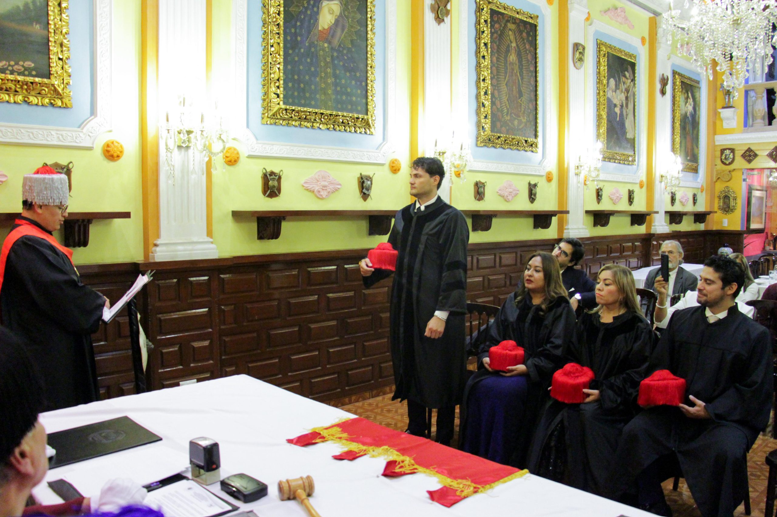 Joven tequeño recibe Doctorado Honoris Causa en México