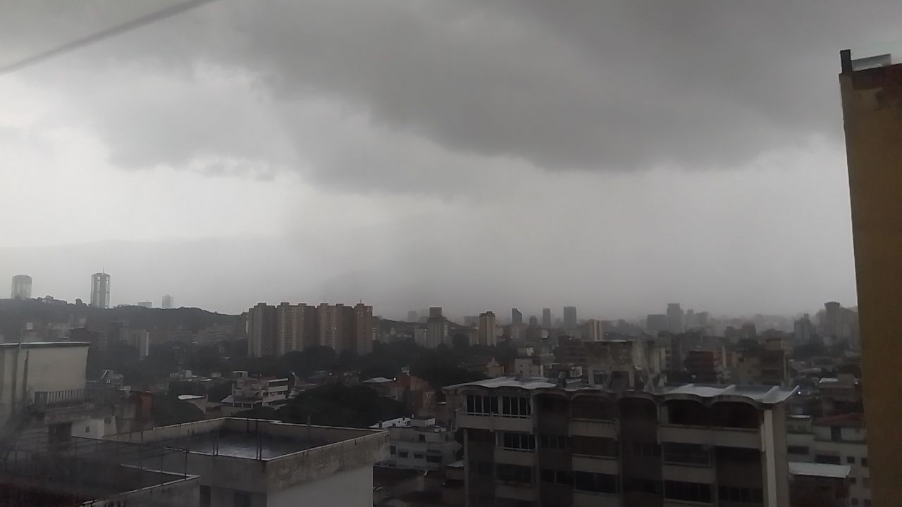Lluvias y descargas eléctricas para este jueves