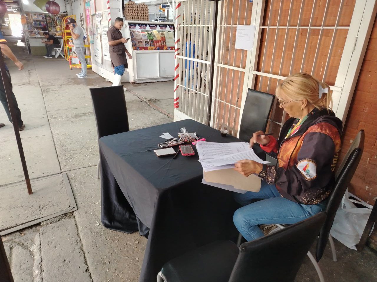 Legalizarán 69 puestos en el mercado municipal