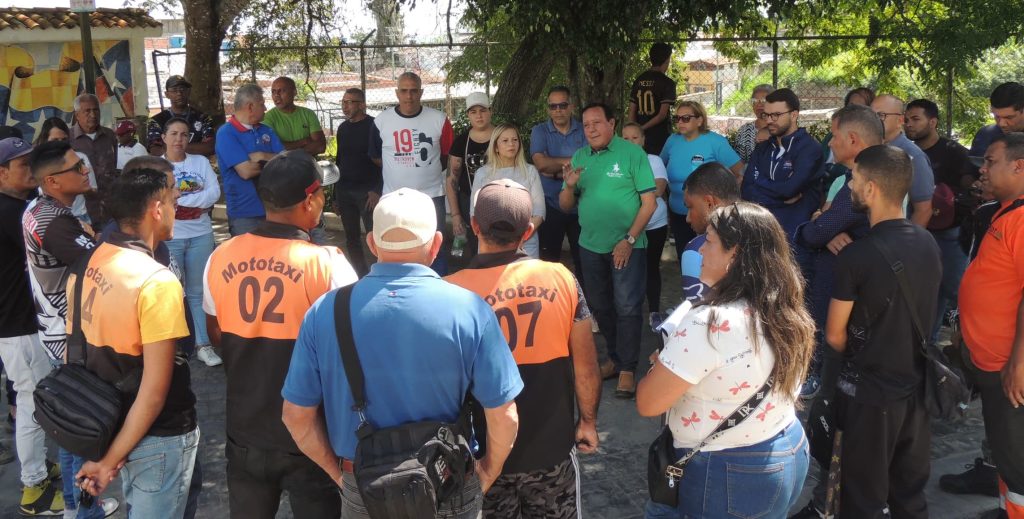 Rodríguez ofrece insumos a mototaxistas