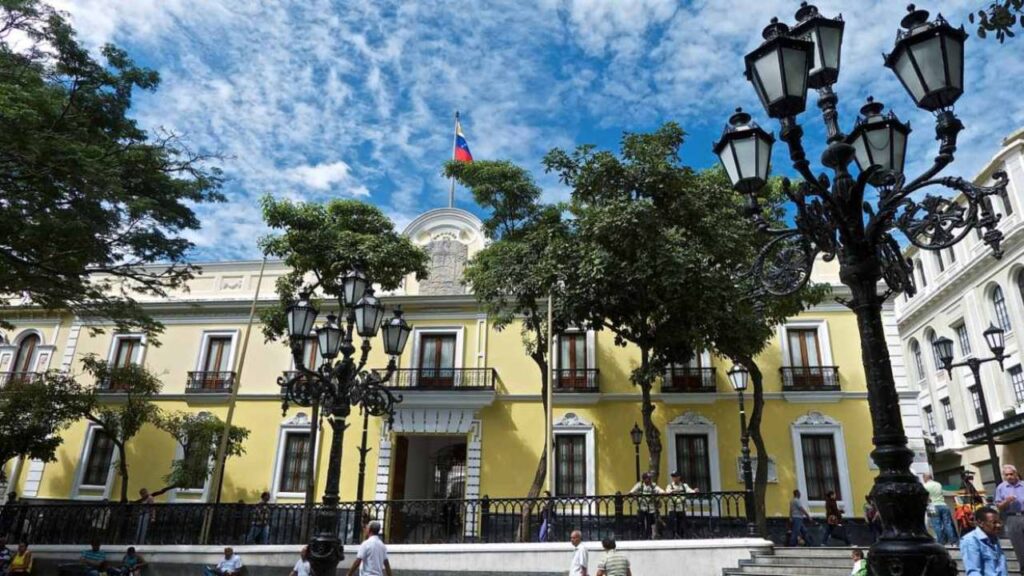 Gobierno confirma liberación de 252 detenidos en El Salvador