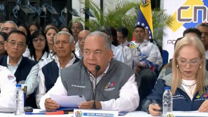 CNE desplegó 100% máquinas y material electoral