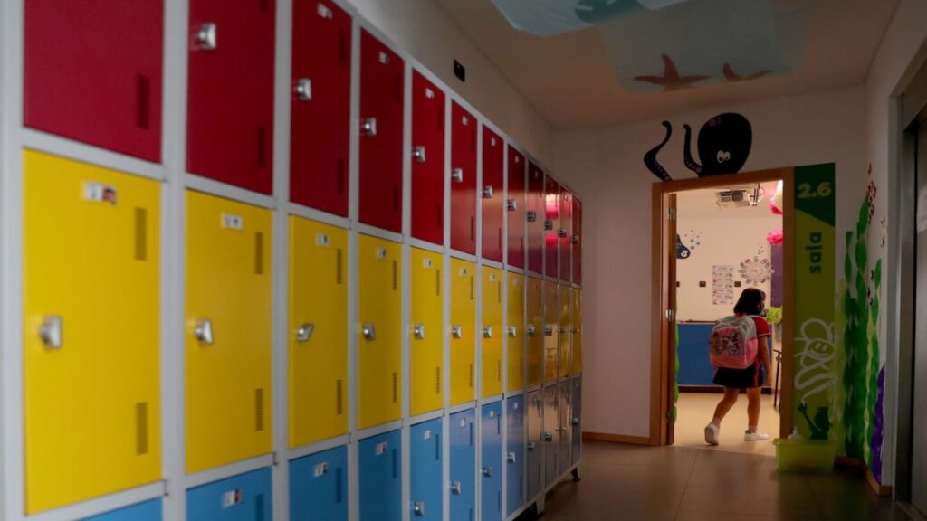 Portugal prohíbe el uso de teléfonos móviles en los colegios