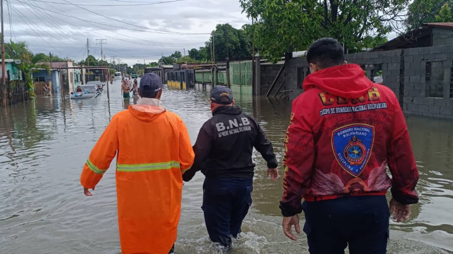 Atienden inundaciones en Turén