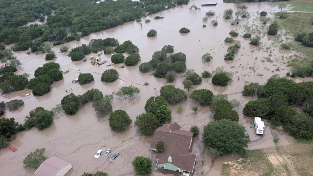 Más lluvias y alertas frenan las labores de búsqueda en Texas