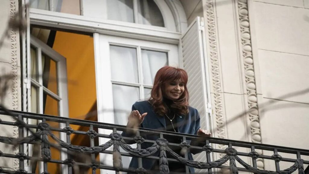Fiscalía pide cambiar lugar de prisión de Cristina Fernández