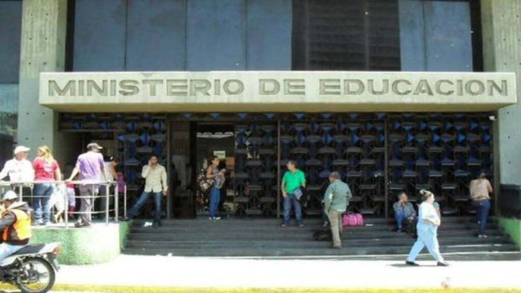 Min-Educación: No hay cambio de currículo en escuelas medias y técnicas