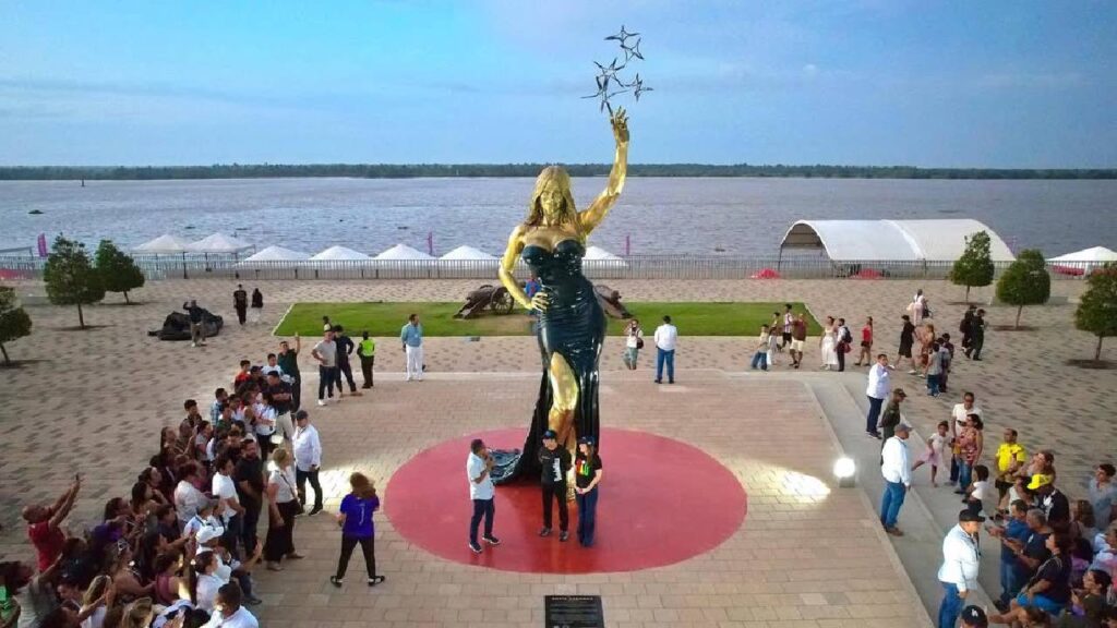 Imponente estatua de Sofía en Barranquilla