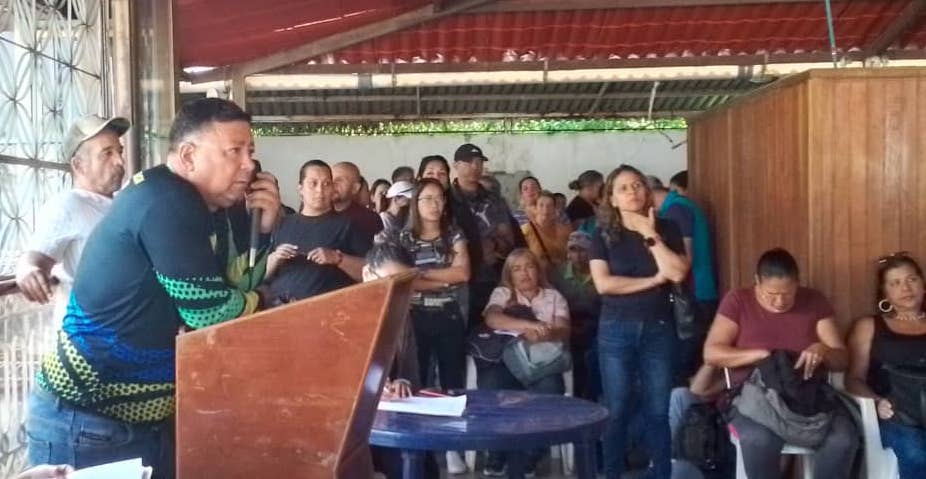 “Con preparadores buscan enfrentar estampida de docentes”