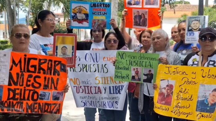 Familiares esperan reencuentro con migrantes liberados