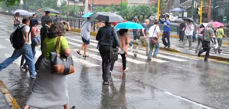 Persisten las lluvias en el país este domingo