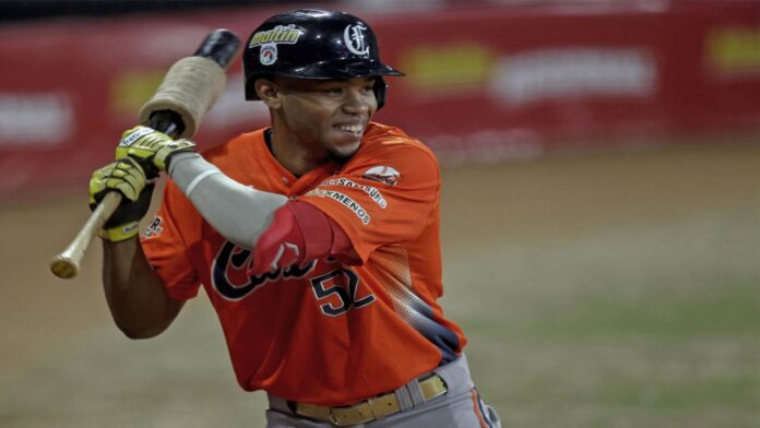 LVBP: Cardenales y Caribes realizaron un intercambio de piezas