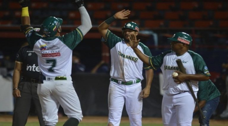 Samanes se ubica en el tercer lugar tras vencer a Marineros
