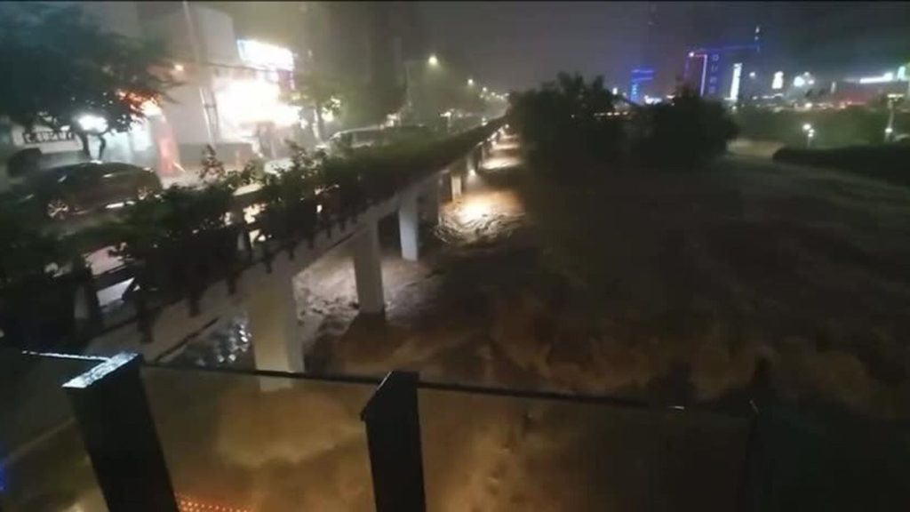 Inundaciones arrasan viviendas en Corea del Sur