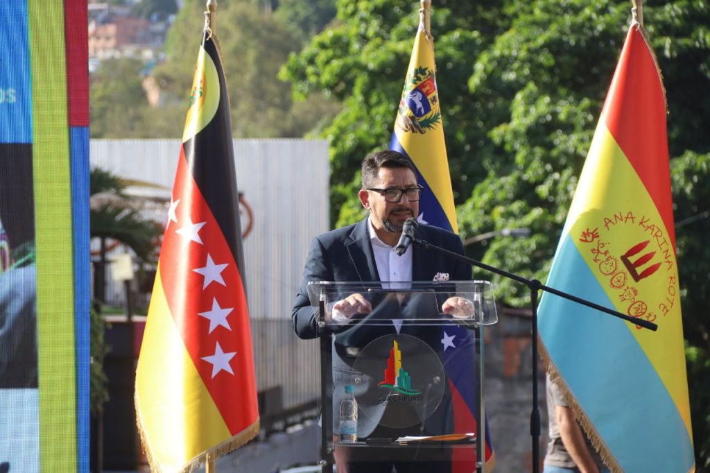 Alcalde promete ayuda para atender déficit habitacional