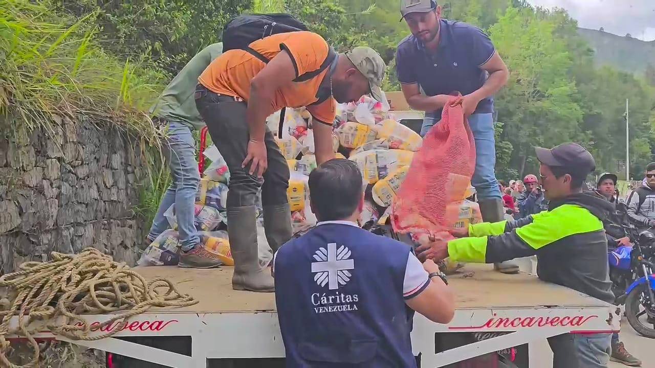 Iglesias de Falcón son centros de acopio 