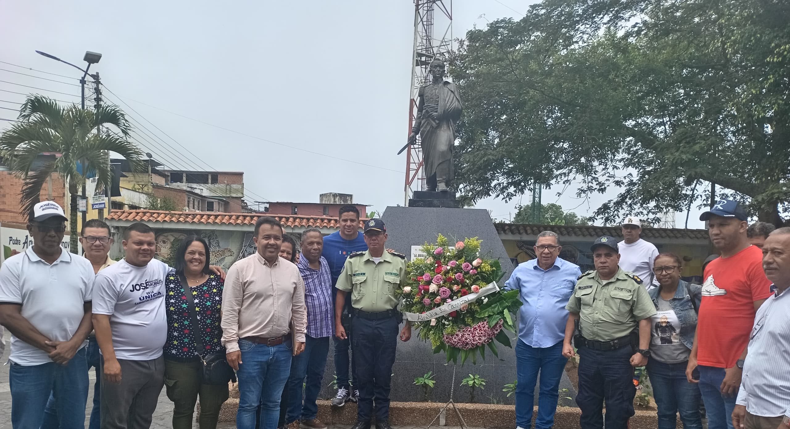 Autoridades conmemoran natalicio de Simón Bolívar