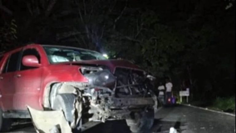 Mueren dos mujeres en accidente vial