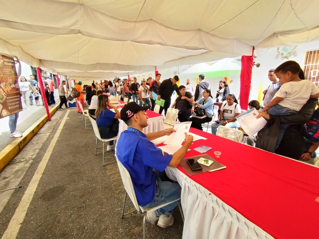 5.450 personas participaron en la cuarta Feria de Empleo 