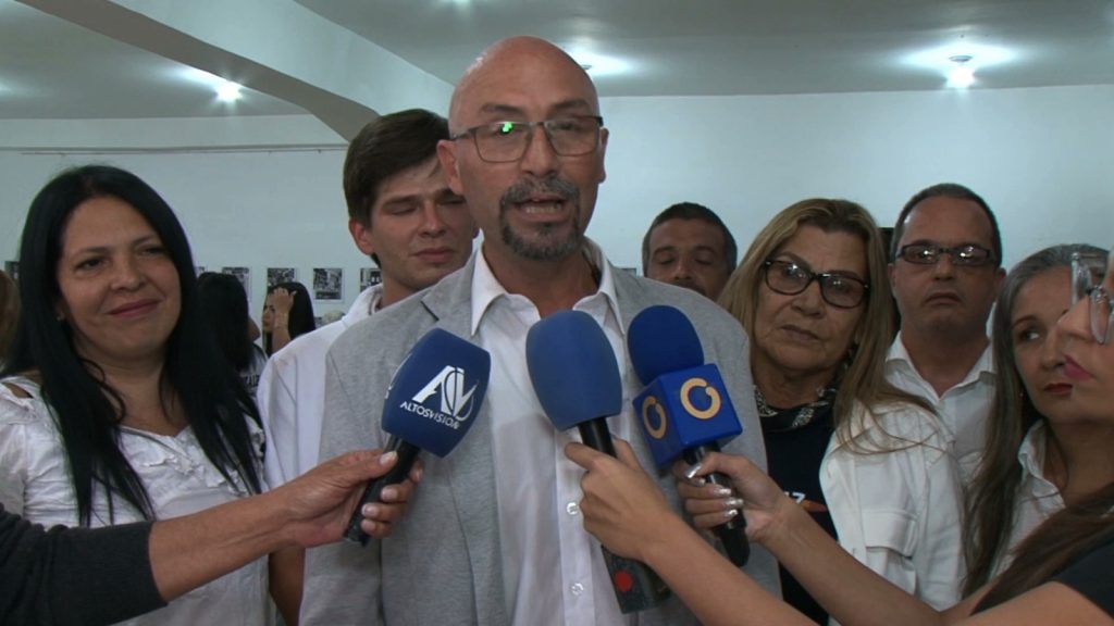 González ofrece exoneración de impuestos a comerciantes