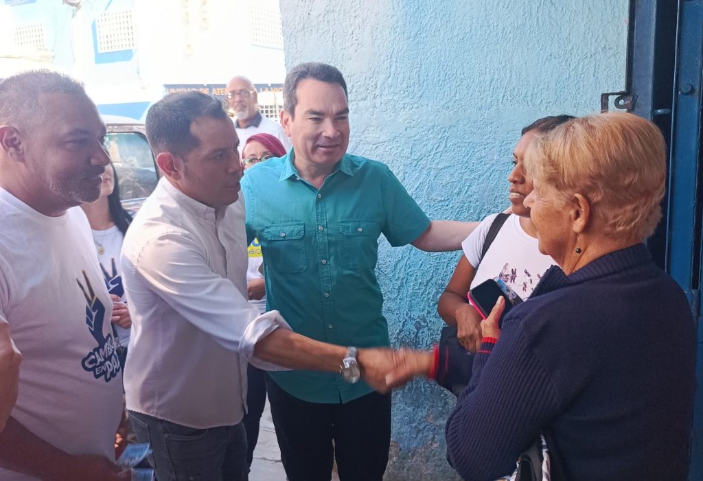 Guanipa patea calles junto a Azuarta y Morales