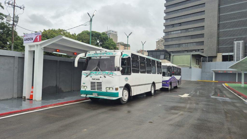 Usuarios de la Caracas-Los Teques deben usar nuevo terminal