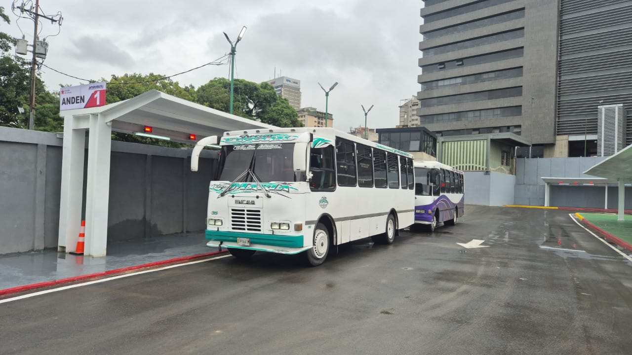 Usuarios de la Caracas-Los Teques deben usar nuevo terminal