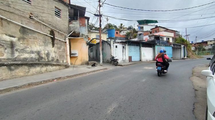 Piden aumentar la presión del agua en Puerto Escondido