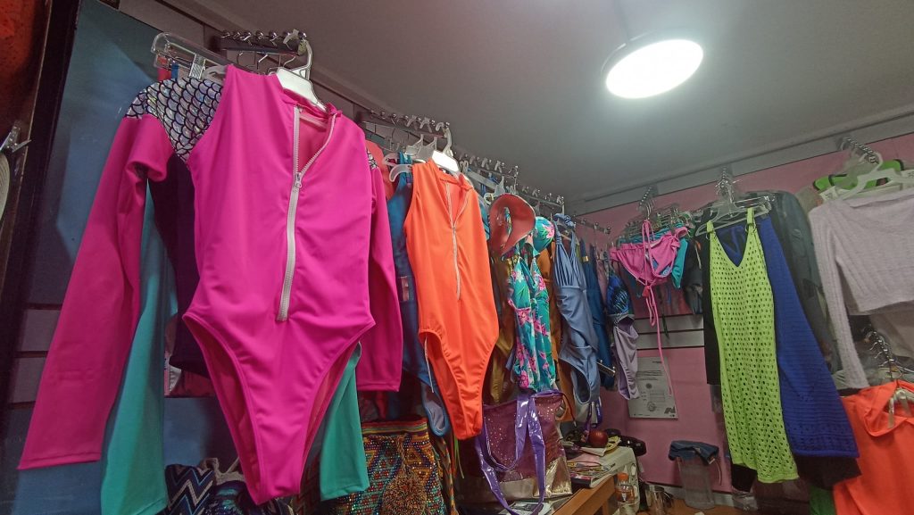 Ropa playera desde $8 en el Mercado Plaza