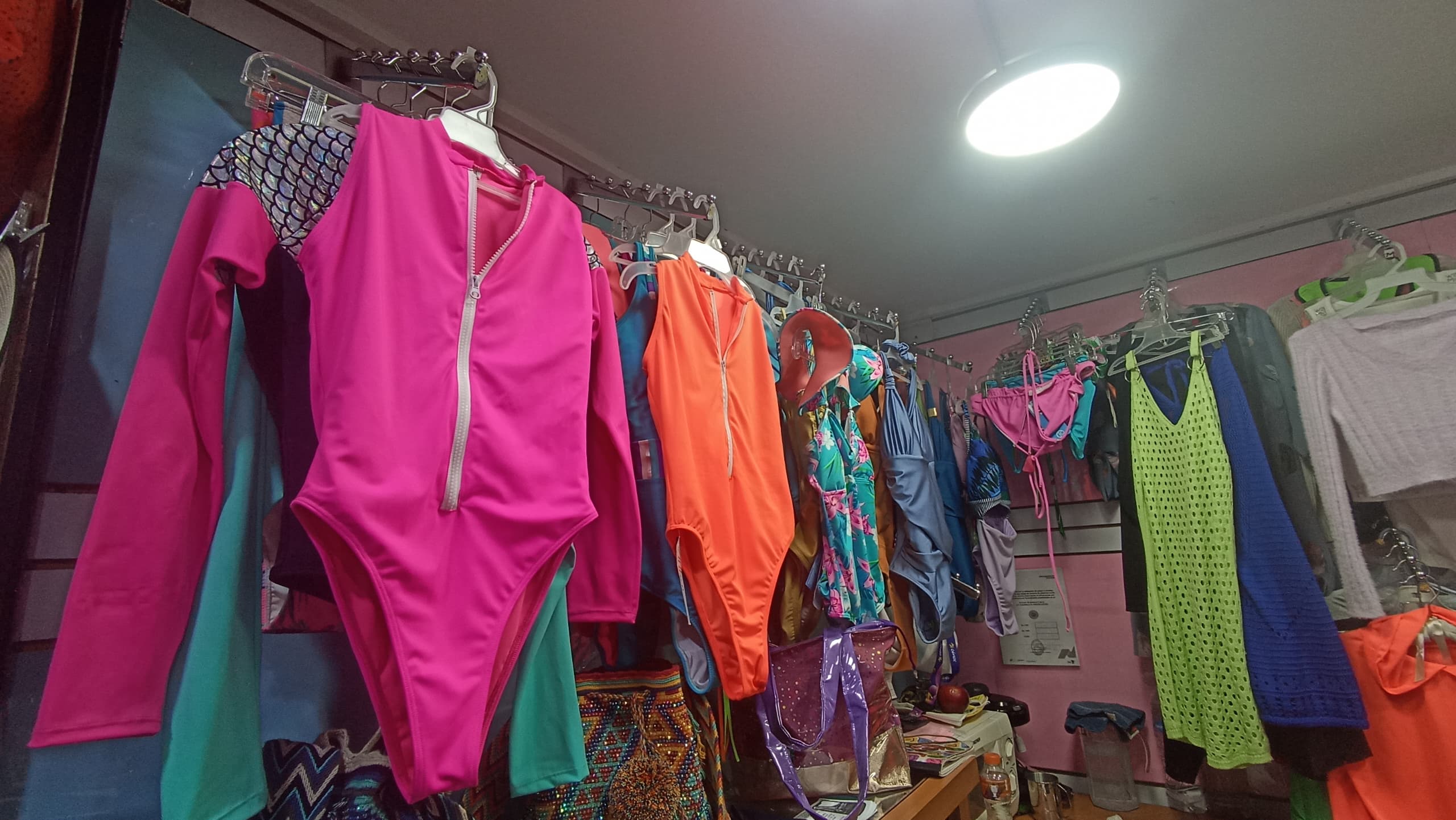 Ropa playera desde $8 en el Mercado Plaza