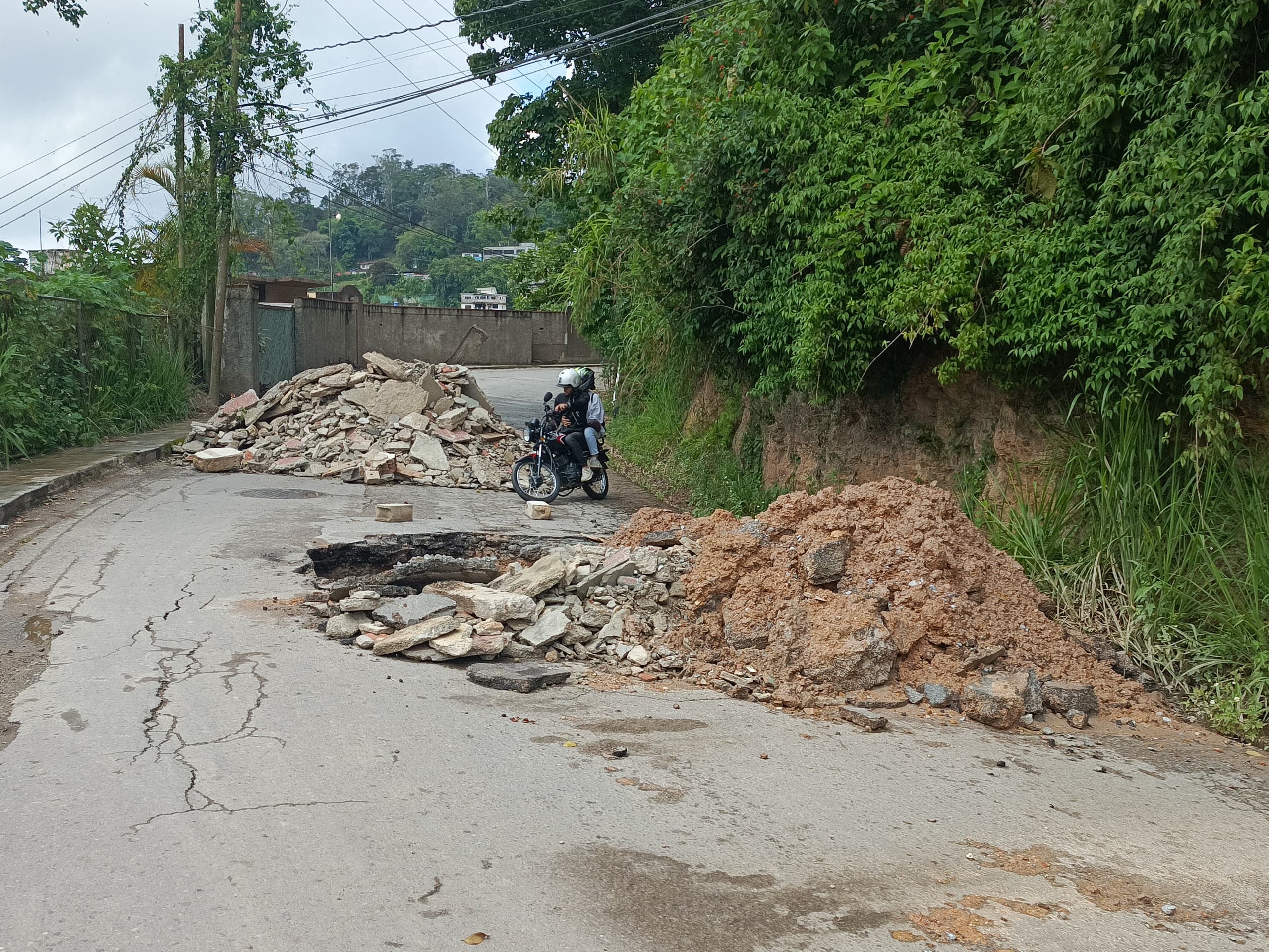 Vía a El Sitio está cerrada desde hace una semana