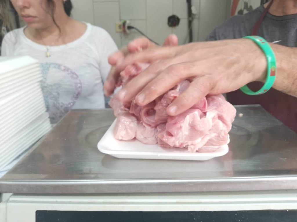 Recomiendan comer cochino porque es más barato