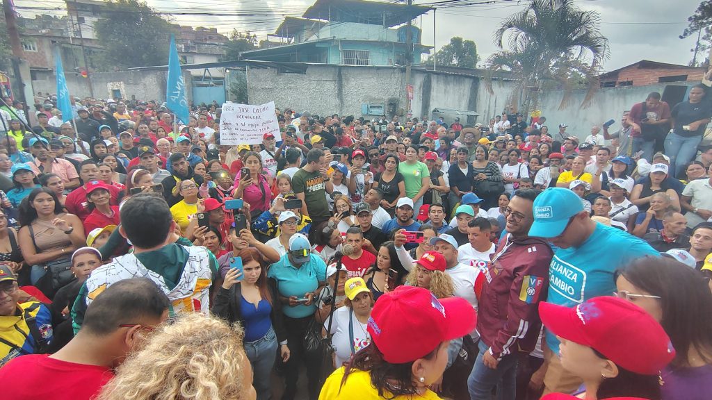 Con caminatas y casa por casa candidatos arrancan la campaña