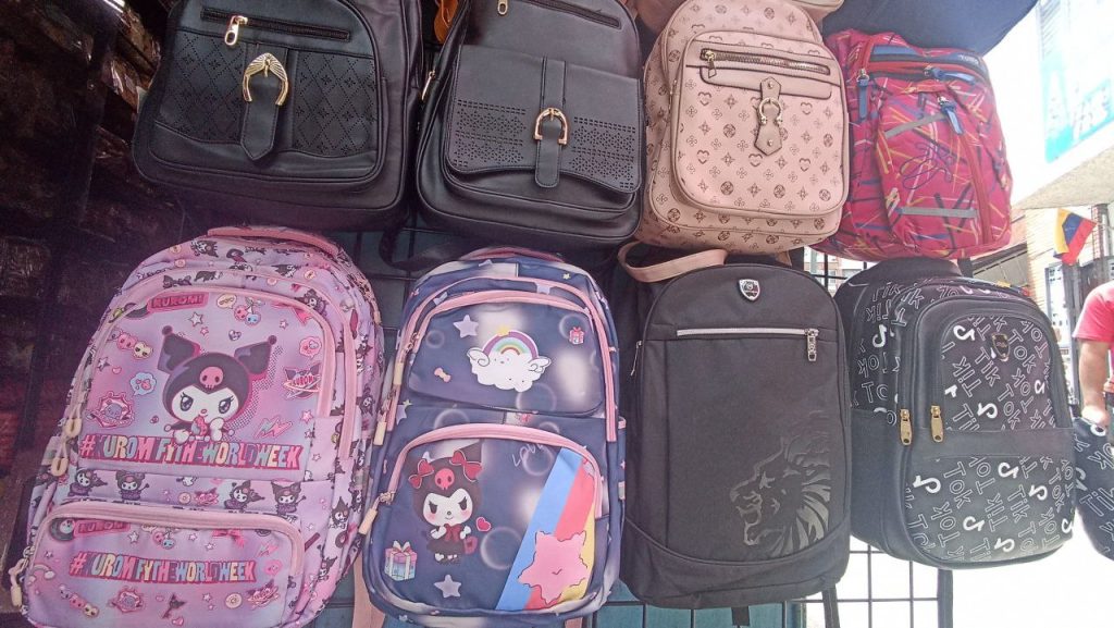 Comercios aún no renuevan mercancía escolar
