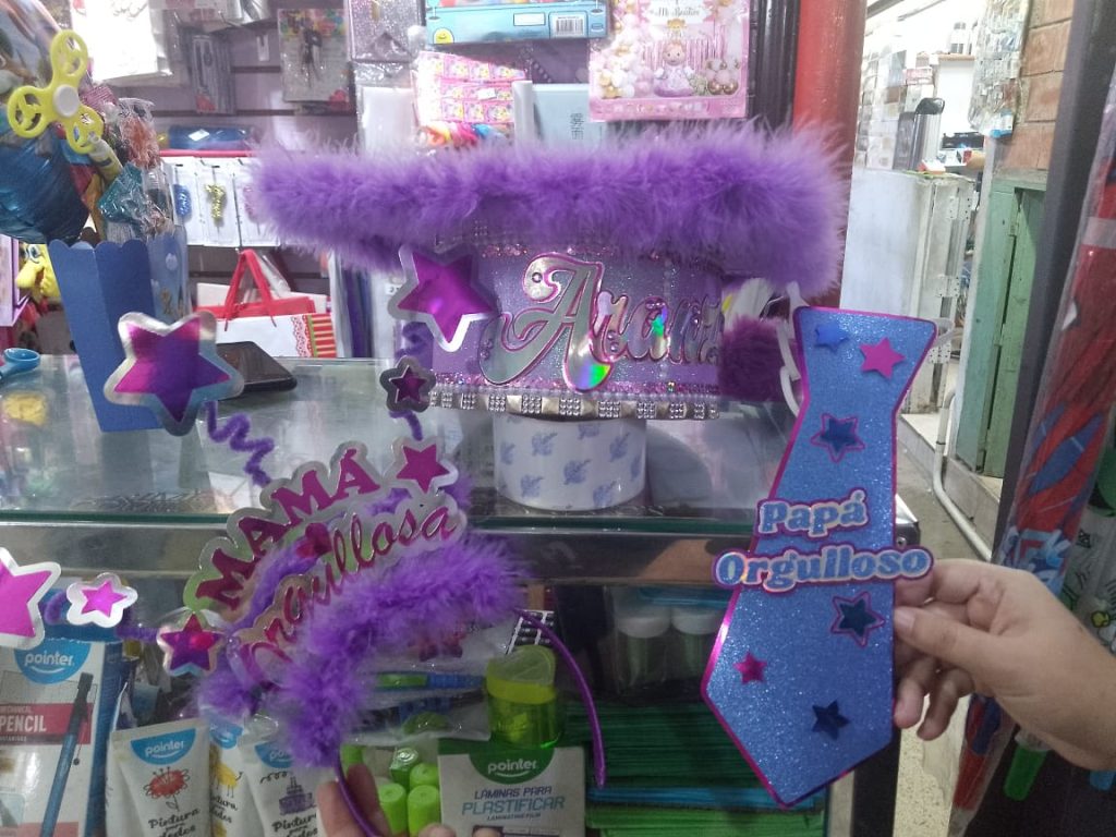 Kits de graduación decorativos causan sensación