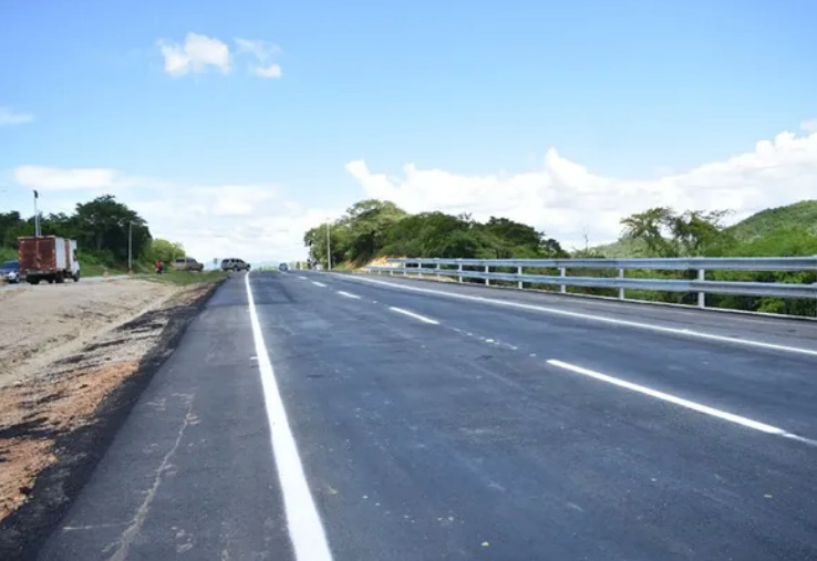 Mintransporte rehabilita carretera en Miranda