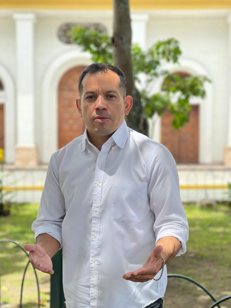 Azuarta propone modernizar el sistema tributario