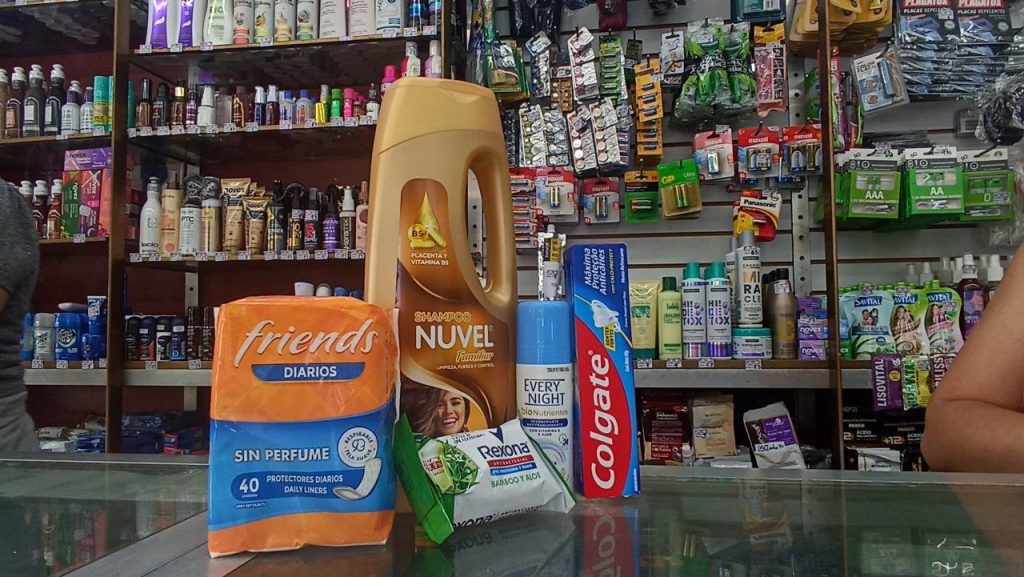 Abundan productos de aseo personal con variedad de precios