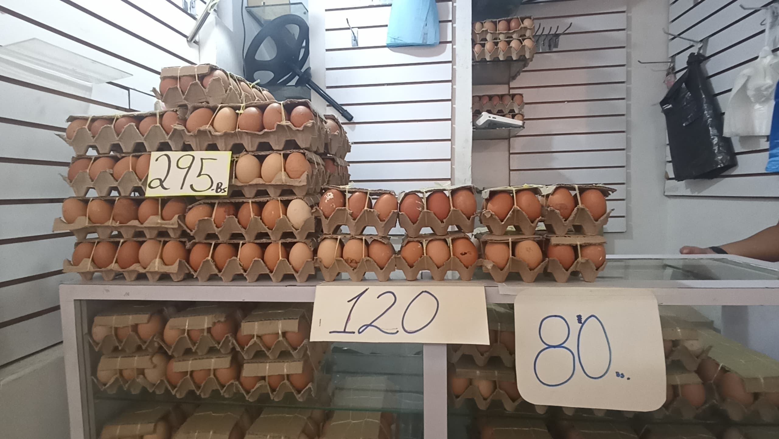 Huevos económicos en el Mercado Vencedores