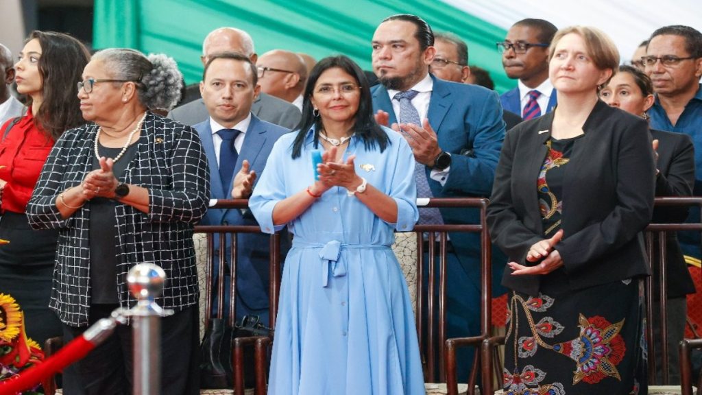 Delcy Rodríguez asiste a toma de posesión de la presidenta de Surinam