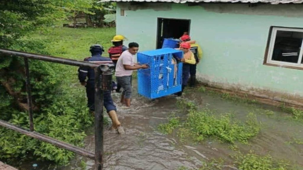 Trasladan a 171 familias a refugios temporales