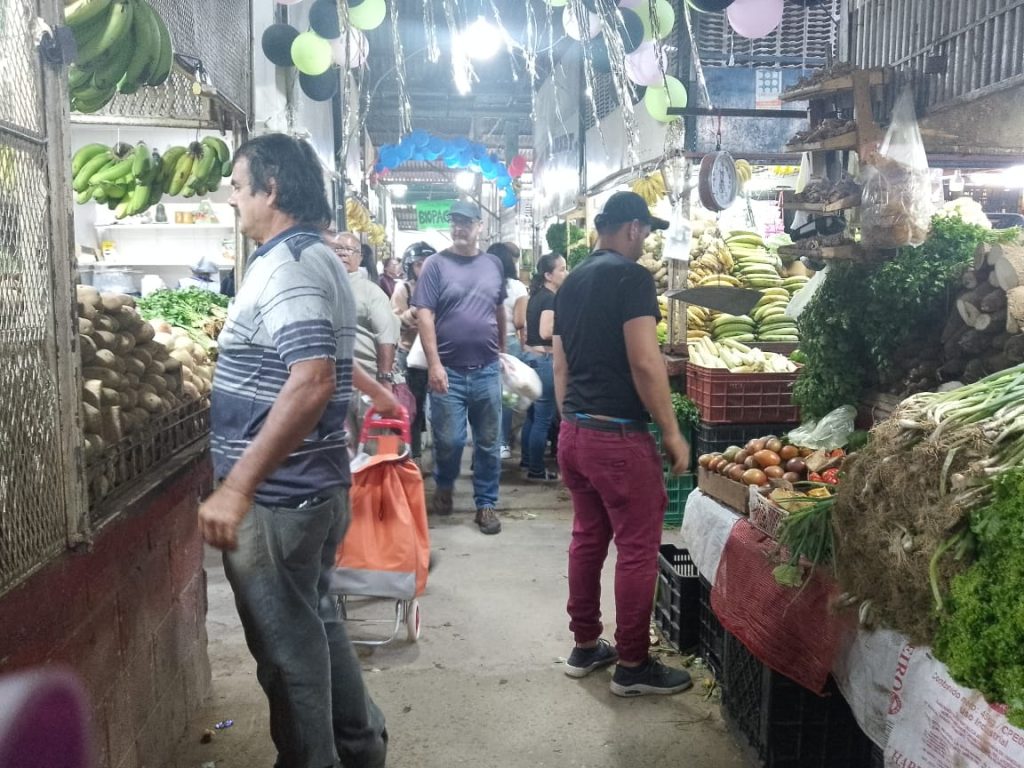 El comercio trabajó con normalidad este 27-J