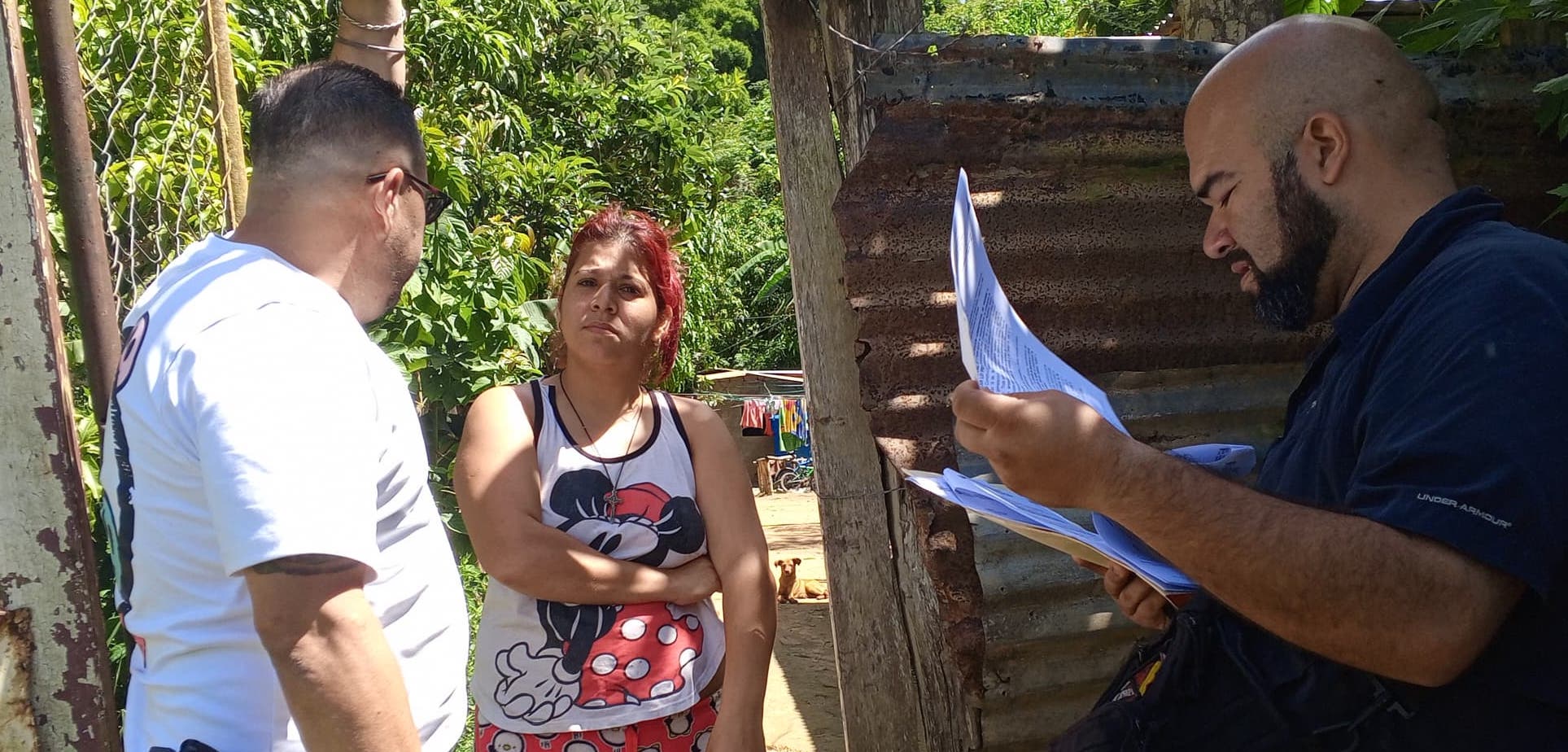 Ordenan desalojo de cochinera